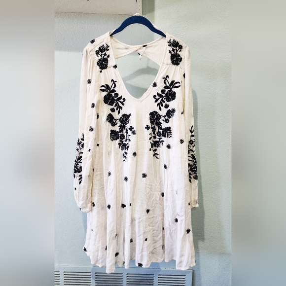 FREE PEOPLE | Sweet Tennessee Printed Mini Shift Dress | Ivory & Black | Small - Picture 2 of 13
